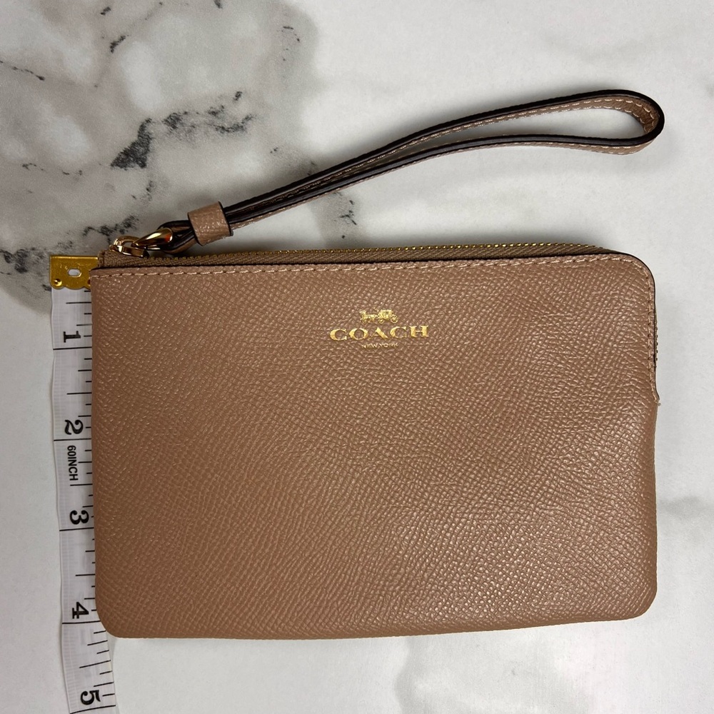 Coach Crossgrain Leather Wristlet in Taupe (6”x4”)
